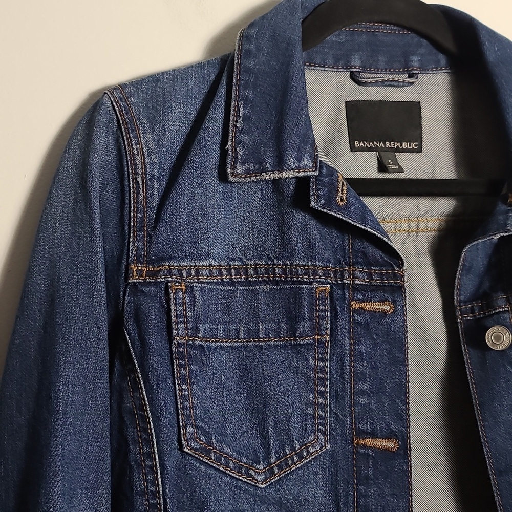BANANA REPUBLIC Clean Classic Mediun Wash Blue Jean Jacket Size Small - Picture 8 of 16